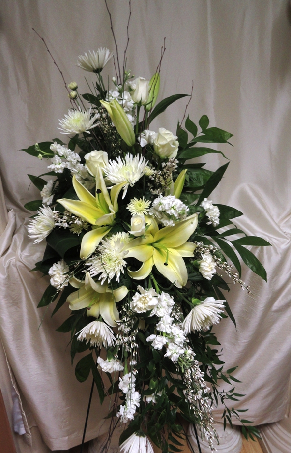 Tim's Touch Florist, Gifts & Flower Delivery :: Serenity Standing Spray